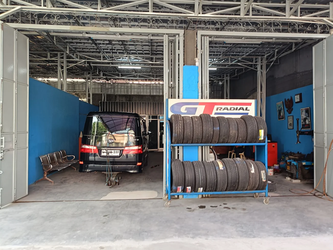 Gudang Dengan Lahan 300 m2, Strategis Ramai Di Jl. Dewi Sartika, Cawang, Dekat LRT Cawang