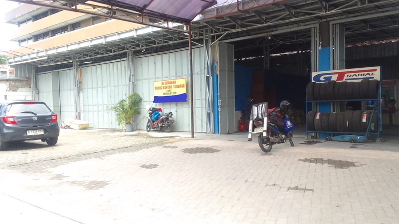 Gudang Dengan Lahan 600 m2, Strategis Ramai Usaha Di Jl. Dewi Sartika, Cawang, Dekat Jalan Tol MT. Haryono