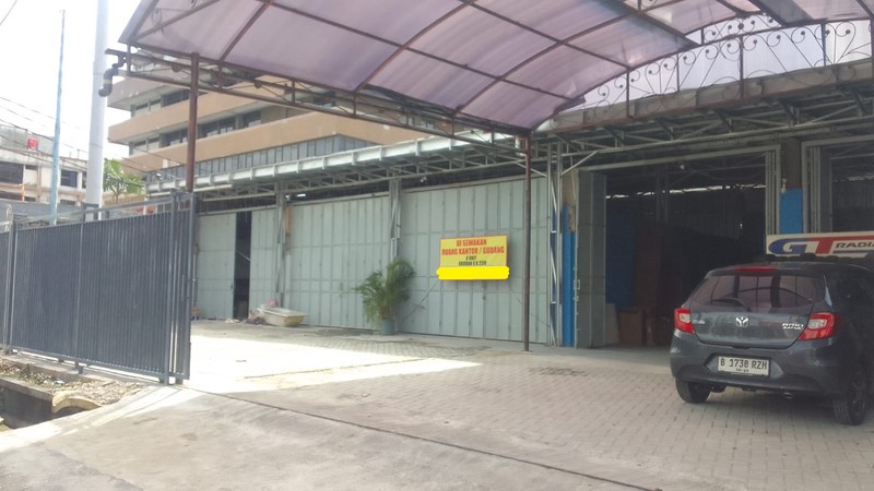 Gudang Dengan Lahan 600 m2, Strategis Ramai Usaha Di Jl. Dewi Sartika, Cawang, Dekat Jalan Tol MT. Haryono