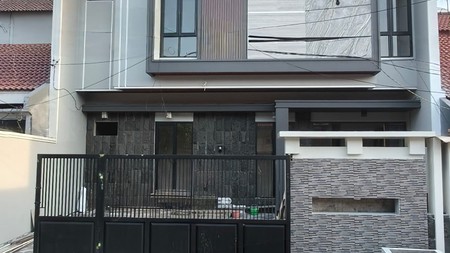 Jual Rumah Manyar Kertoadi Tengah Kota Surabaya