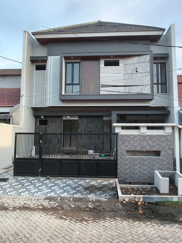 Jual Rumah Manyar Kertoadi Tengah Kota Surabaya