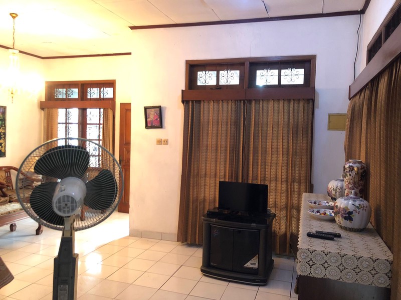 Rumah Termurah Samping Taman di Tebet Timur Jakarta Selatan