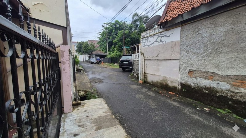 Rumah Termurah Samping Taman di Tebet Timur Jakarta Selatan