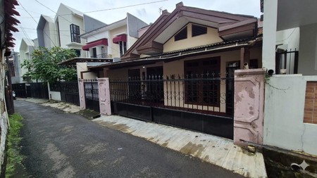 Rumah Termurah Samping Taman di Tebet Timur Jakarta Selatan