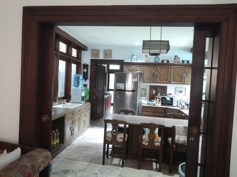 Rumah Luas 1014 m2 Bentuk Tanah Mengantong Dijual Di Menteng Jakpus