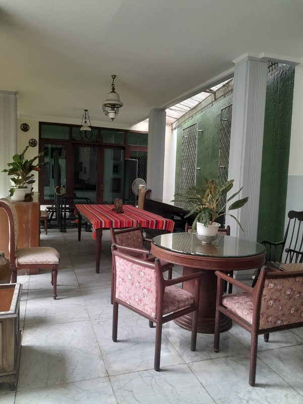 Rumah Luas 1014 m2 Bentuk Tanah Mengantong Dijual Di Menteng Jakpus