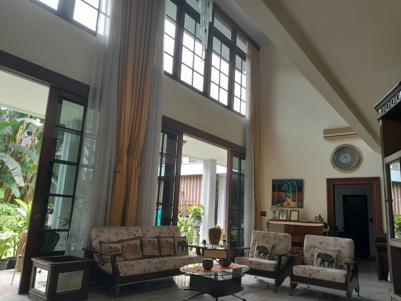 Rumah Luas 1014 m2 Bentuk Tanah Mengantong Dijual Di Menteng Jakpus