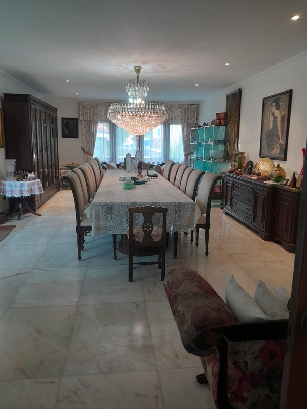 Rumah Luas 1014 m2 Bentuk Tanah Mengantong Dijual Di Menteng Jakpus