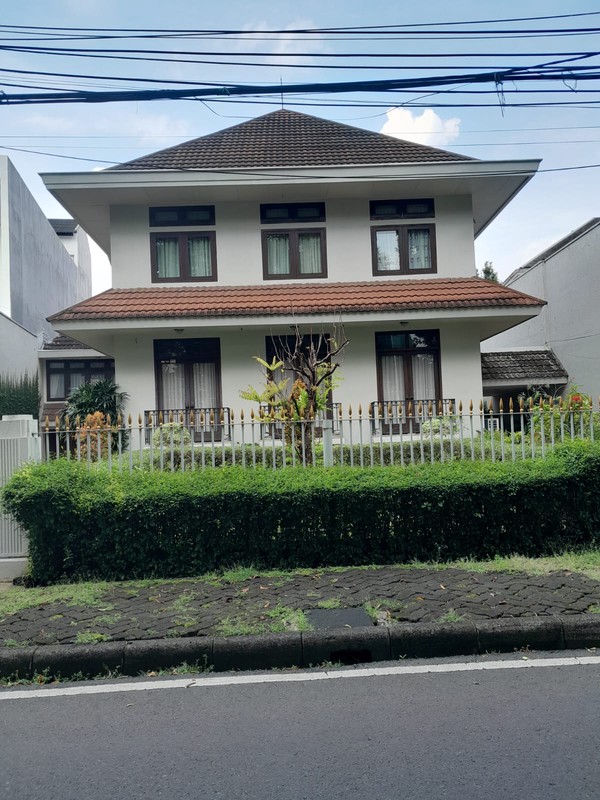Rumah Luas 1014 m2 Bentuk Tanah Mengantong Dijual Di Menteng Jakpus