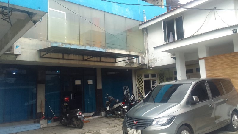 Bangunan Dengan Lahan 476 m2, Lokasi Ramai Usaha Di Jl. Dewi Sartika Cawang, Dijual Senilai NJOP