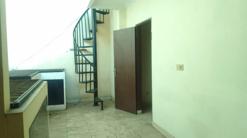 Rumah 2 Lantai, Strategis Selangkah ke JL. Dewi Sartika, Cawang, Kramat Jati