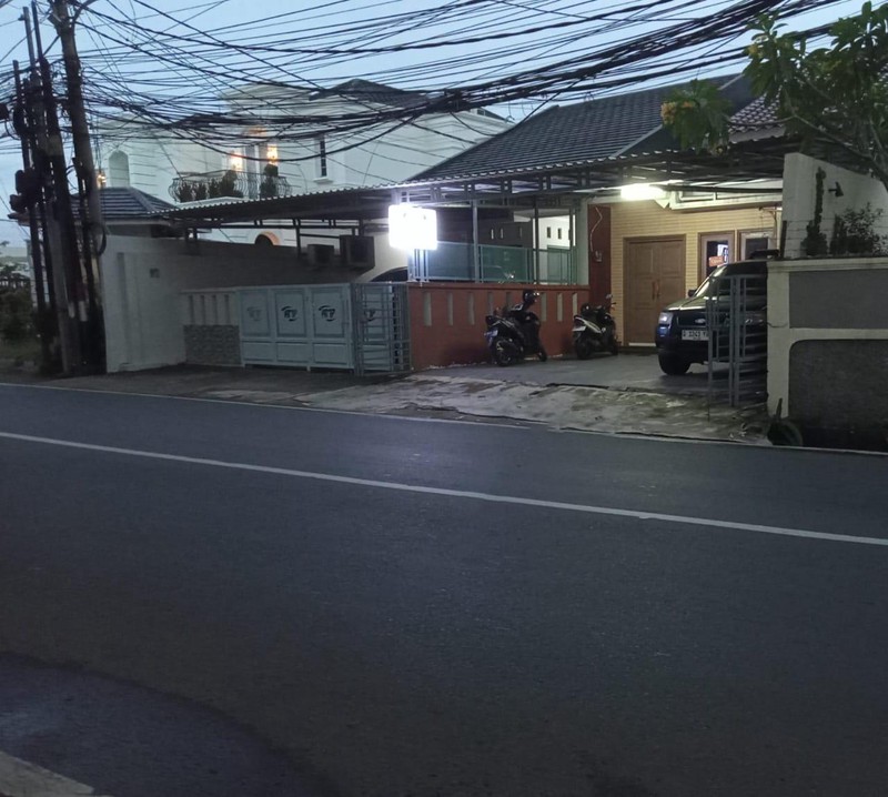 DI JUAL murah NYOP atau disewa Terletak di pinggir jalan raya (Jagakarsa - Cilandak KKO) 