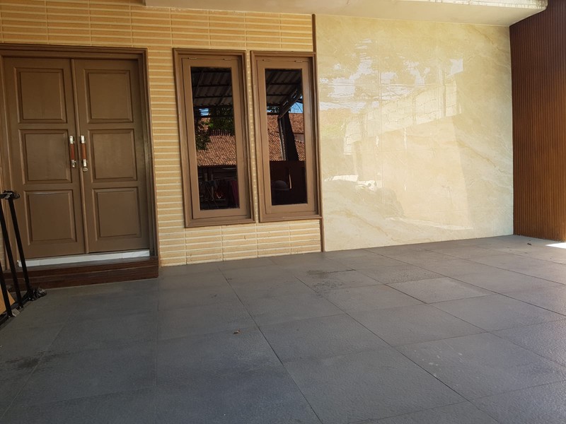 DI JUAL murah NYOP atau disewa Terletak di pinggir jalan raya (Jagakarsa - Cilandak KKO) 