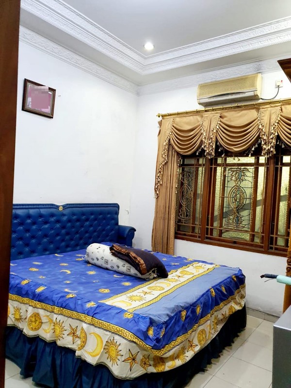 Dijual Rumah 3 Lantai Furnish di Jalan Margorejo Surabaya