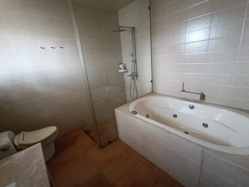 Dijual Rumah Mewah Lokasi Strategis Di Jl. Komp. Keuangan, Tebet, Jakarta Selatan