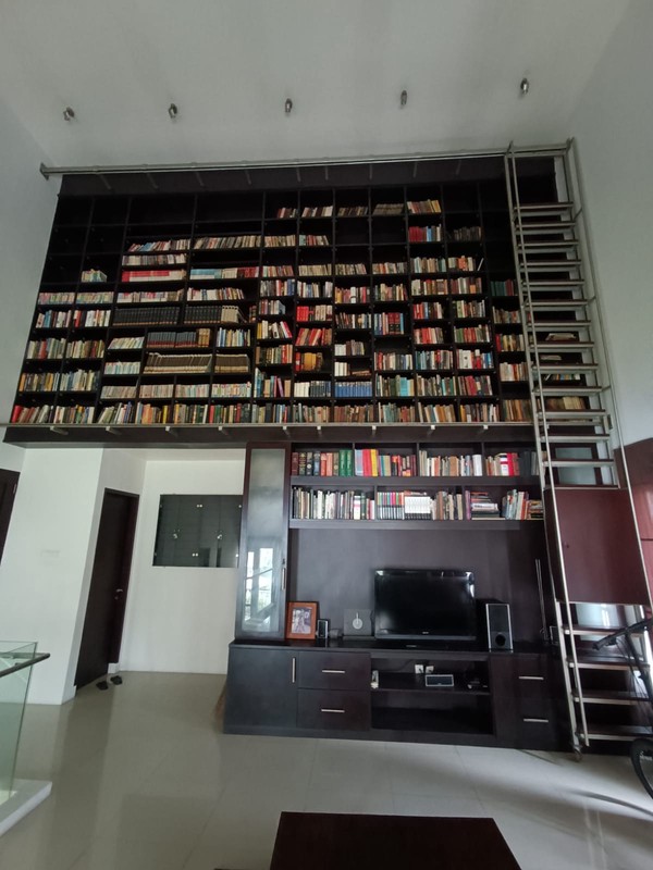 Dijual Rumah Mewah Lokasi Strategis Di Jl. Komp. Keuangan, Tebet, Jakarta Selatan