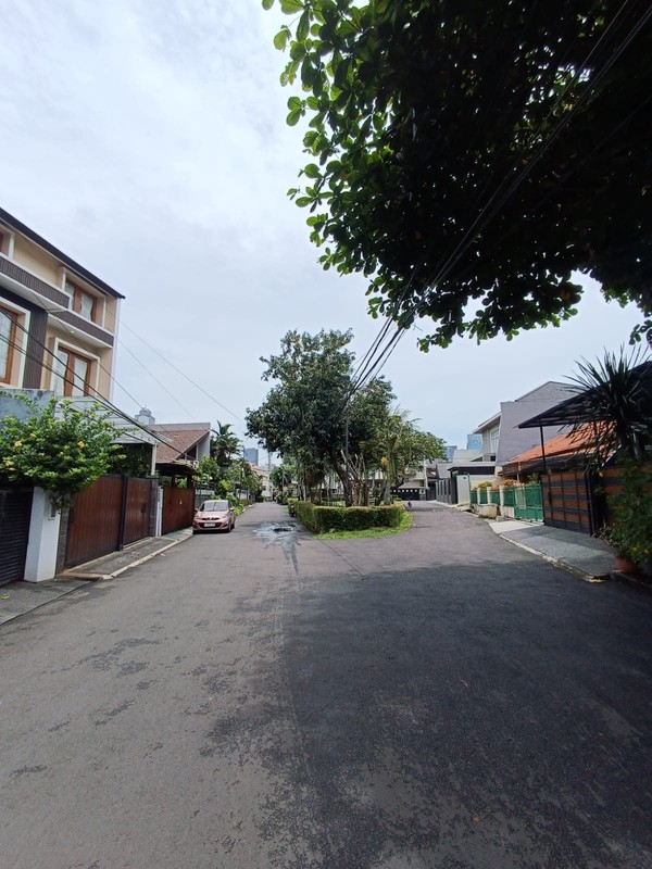 Dijual Rumah Mewah Lokasi Strategis Di Jl. Komp. Keuangan, Tebet, Jakarta Selatan