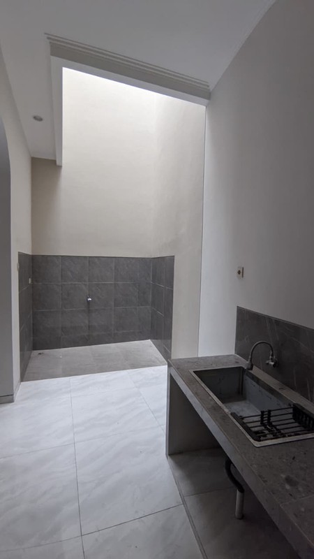 Dijual Rumah Baru di Klampis Anom Surabaya