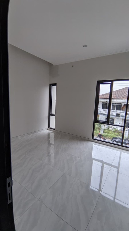 Dijual Rumah Baru di Klampis Anom Surabaya