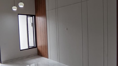 Dijual Rumah Baru 2 lantai di Klampis Anom Surabaya