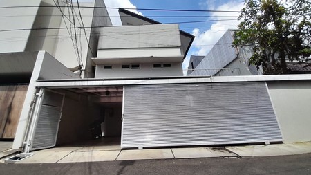 Rumah Disewakan di Jl. Ciniru Kebayoran Baru Jaksel