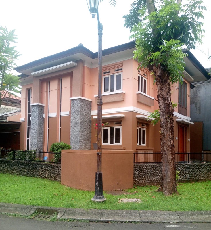 Rumah Siap Huni dengan Hunian Nyaman dan Asri di Bintaro