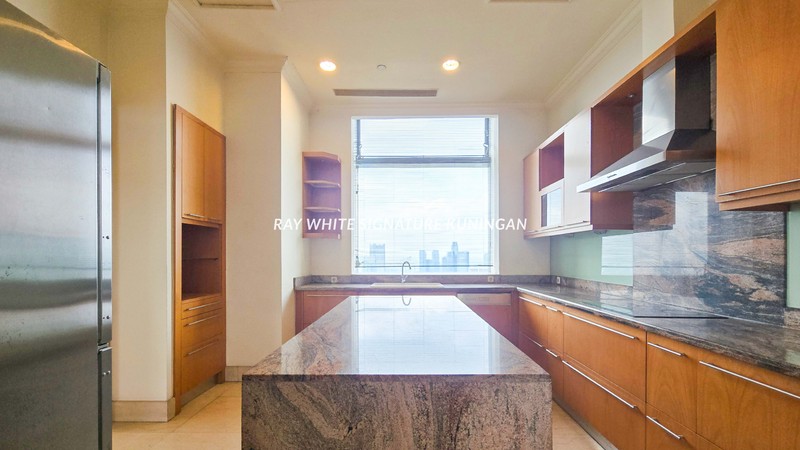 Apartemen Airlangga Ritz Carlton  Mega Kuningan Semi Furnished 