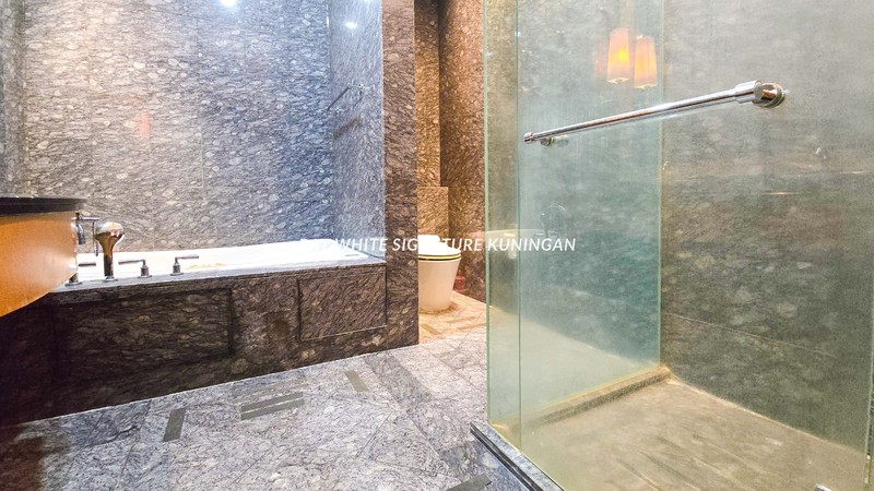 Apartemen Airlangga Ritz Carlton  Mega Kuningan Semi Furnished 