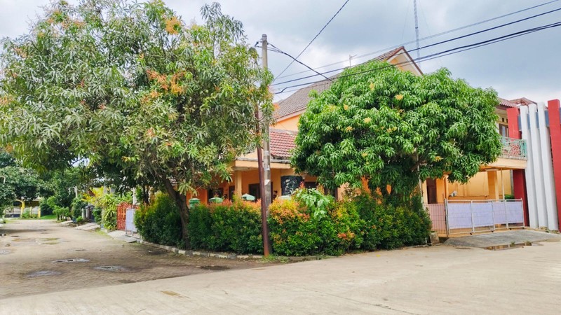 Rumah Hoek Sudut Depan Taman Graha Harapan Bumyagara Mustika Jaya Kota Bekasi