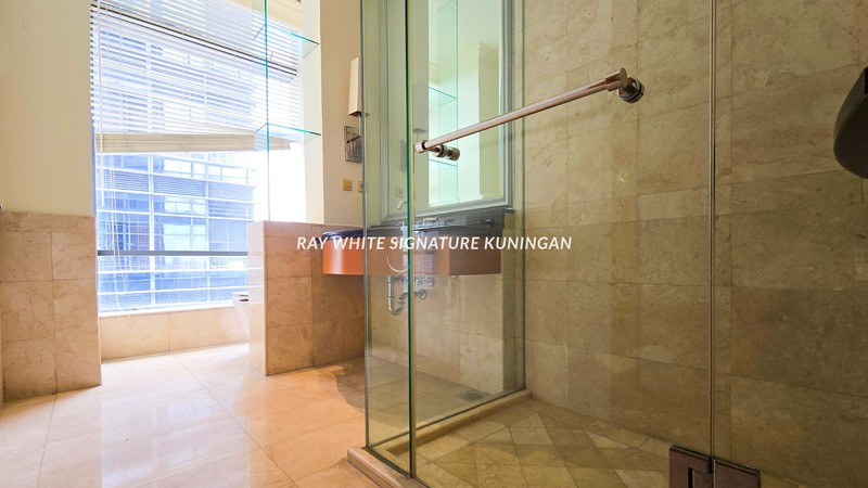 Apartemen Airlangga Ritz Carlton  Mega Kuningan Semi Furnished 