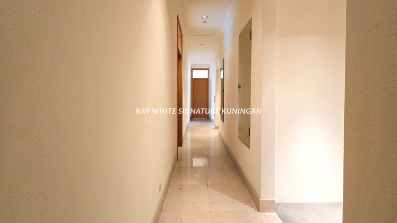 Apartemen Airlangga Ritz Carlton  Mega Kuningan Semi Furnished 