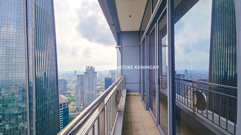Apartemen Airlangga Ritz Carlton  Mega Kuningan Semi Furnished 