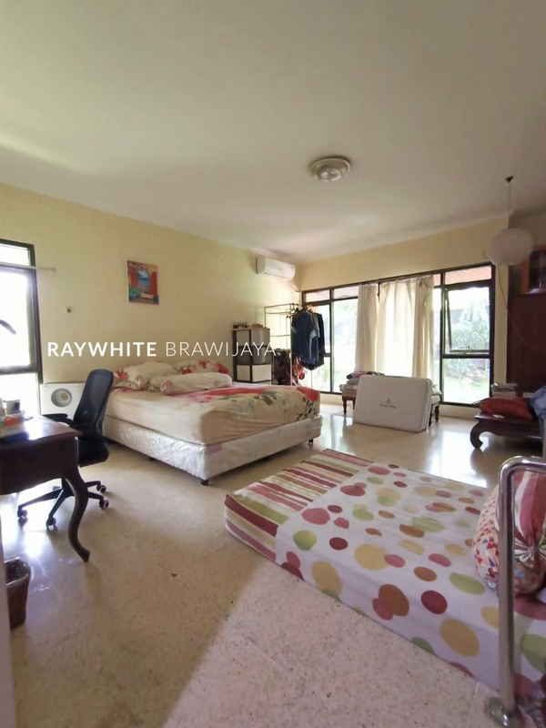 Rumah Tua Hitung Tanah Lokasi Strategis Area Radio Dalam