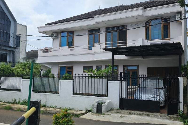 Rumah bagus siap huni dalam perumahan di Bumi Bintaro Permai