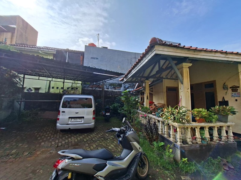 DIJUAL CEPAT TANAH ( bonus bangunan) di Condet Jakarta Timur. 