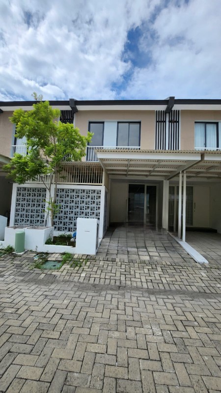 Disewakan Rumah Dua Lantai Cluster Oakwood Royal Residence Wiyung