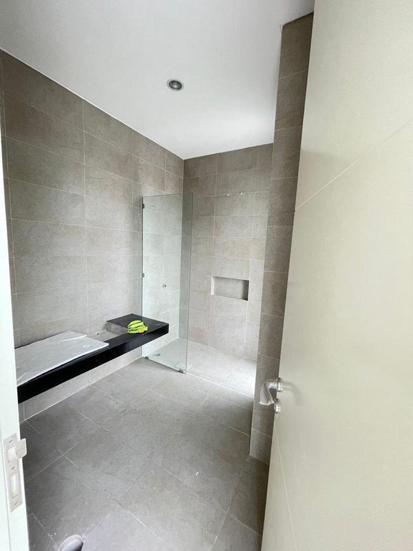 Jual Rumah Baru Gress The Greenlake Citraland Surabaya