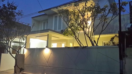 Rumah modern minimalis siap huni di Bintaro Jaya sektor 9