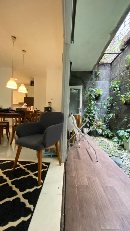 Rumah modern minimalis siap huni di Bintaro Jaya sektor 9