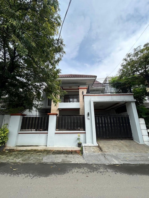 Rumah 2 Lantai Strategis di Jl. Malabar, Guntur - Area Premium Setiabudi!
