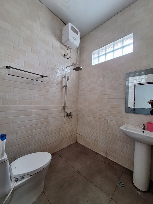 Dijual Tanah Strategis Luas 939 M2 Bonus 3 Bangunan Dekat Stasiun Lrt Harjamukti Depok