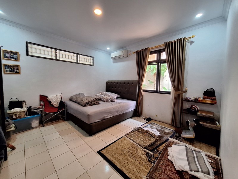 Dijual Tanah Strategis Luas 939 M2 Bonus 3 Bangunan Dekat Stasiun Lrt Harjamukti Depok