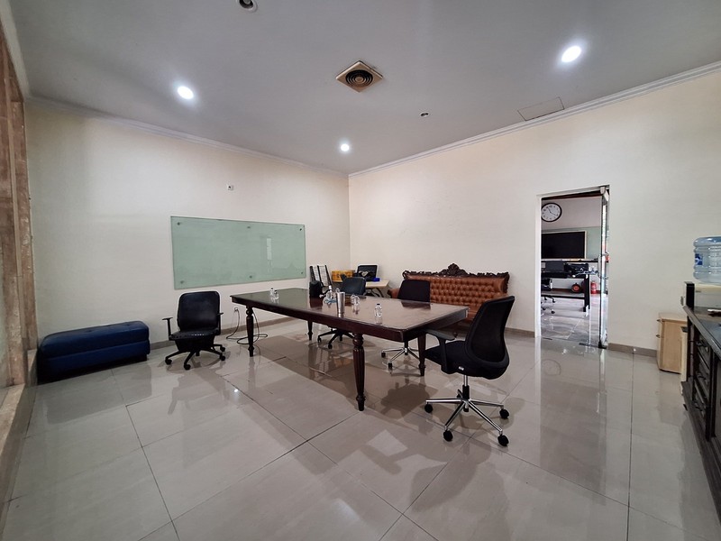 Dijual Tanah Strategis Luas 939 M2 Bonus 3 Bangunan Dekat Stasiun Lrt Harjamukti Depok