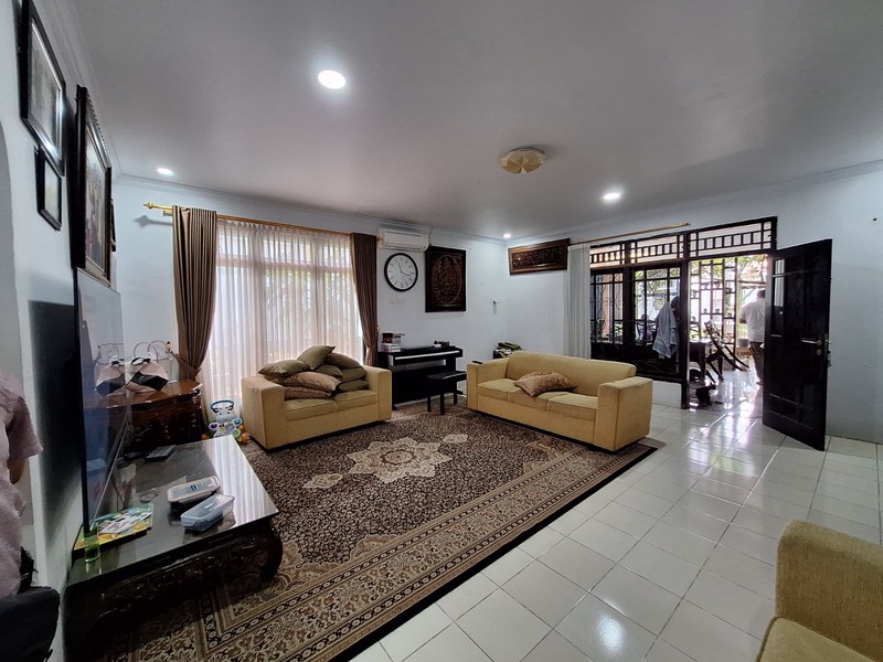 Dijual Tanah Strategis Luas 939 M2 Bonus 3 Bangunan Dekat Stasiun Lrt Harjamukti Depok