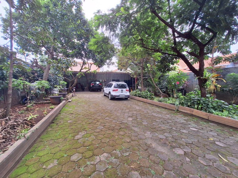 Dijual Tanah Strategis Luas 939 M2 Bonus 3 Bangunan Dekat Stasiun Lrt Harjamukti Depok