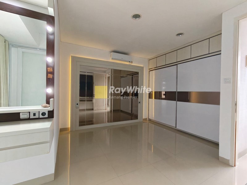 Rumah  Fuly furnish siap huni di dalam Cluster di daerah Jagakarsa Jakarta Selatan