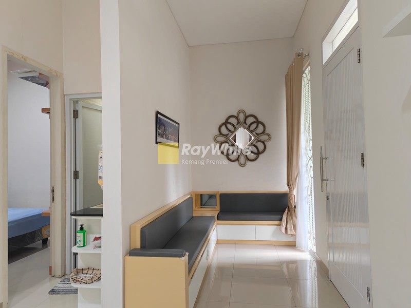 Rumah  Fuly furnish siap huni di dalam Cluster di daerah Jagakarsa Jakarta Selatan