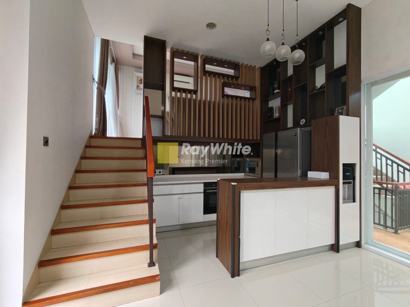 Rumah  Fuly furnish siap huni di dalam Cluster di daerah Jagakarsa Jakarta Selatan