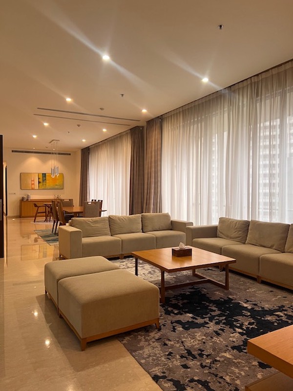 4BR Apartment di The Pakubuwono Spring