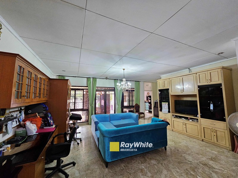 Rumah di Kompleks Tanjung Barat Indah, Jakarta Selatan, di hook, dekat akses tol JORR